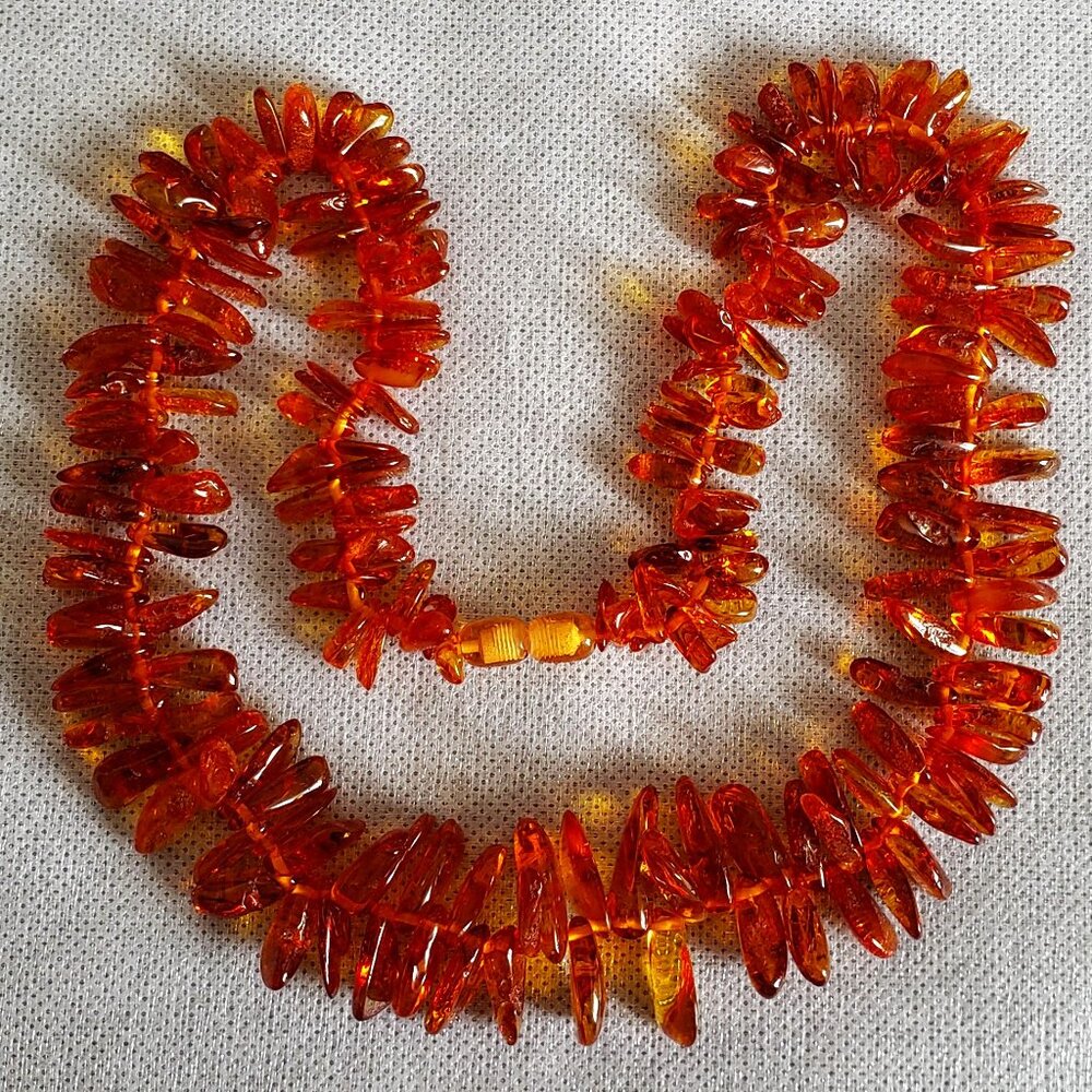 1990-S? VINTAGE LONG BEADS BALTIC AMBER NECKLACE.